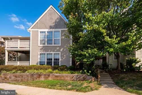 7660 Willow Point Dr, FALLS CHURCH, VA, 22042-7582 | Card Image