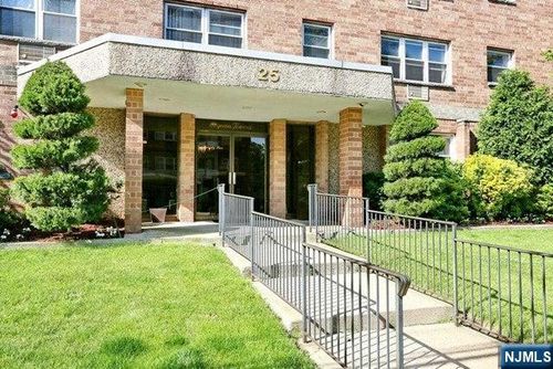 25 Jefferson St, Hackensack, NJ, 07601-5008 | Card Image