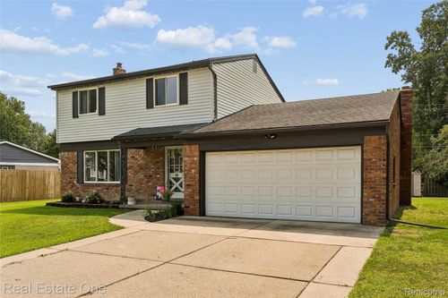 23678 King Dr, Clinton Twp, MI, 48035-2986 | Card Image