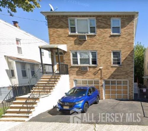 2-fl-32 Union Pl, Irvington, NJ, 07111-1727 | Card Image