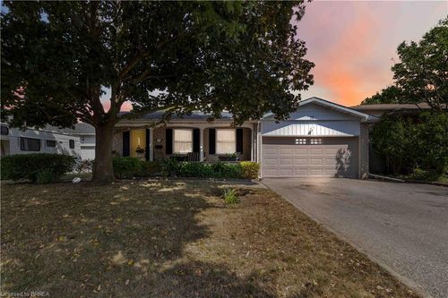 15 Burdock Blvd, Brantford, ON, N3R6B5 | Card Image