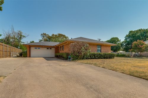 303 Merribrook Trail, Duncanville, TX, 75116 | Card Image