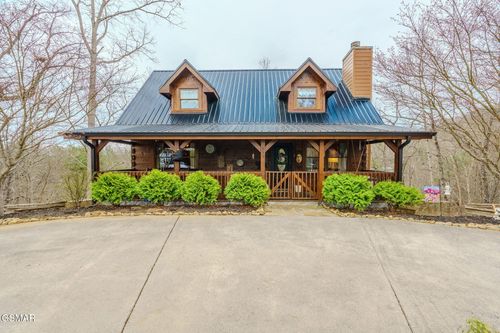 839 W Gold Dust Dr, Pigeon Forge, TN, 37863-3754 | Card Image