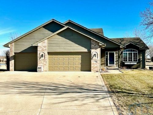 832 Brookside Dr, Jefferson, SD, 57038-6891 | Card Image