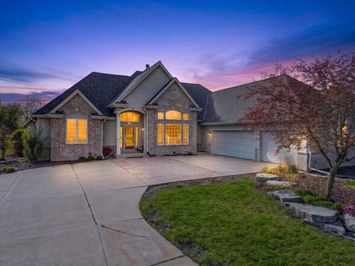 W132N6509 West View Court Court, Menomonee Falls, WI, 53051 | Card Image