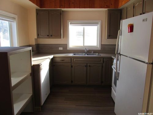 901 2nd St E, Nipawin, SK, S0E1E0 | Card Image