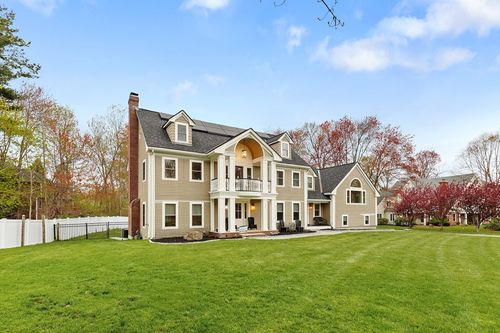 4 Fairway Dr, Andover, MA, 01810-4639 | Card Image