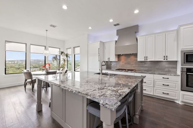 1300 Sparrow Ln, House other with 5 bedrooms, 6 bathrooms and null parking in Austin TX | Image 7