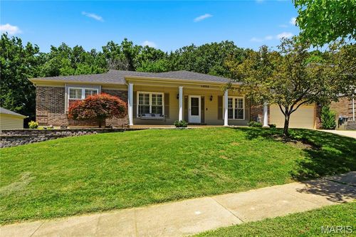 14925 Royalbrook Dr, Chesterfield, MO, 63017-7747 | Card Image