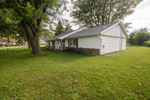 924 Mekeel Rd, Dixon, IL, 61021-8332 | Card Image