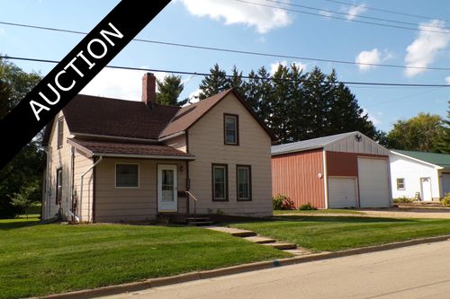 380 May St, Platteville, WI, 53818-2805 | Card Image
