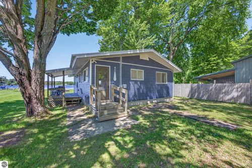 2864 Pleasant Lake Shore Dr, Cadillac, MI, 49601-8822 | Card Image