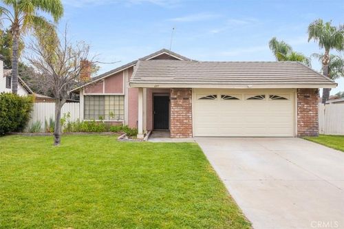 697 S Smoketree Ave, Bloomington, CA, 92316-1340 | Card Image