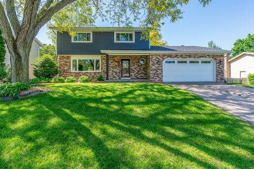 1705 Prairie Vista Cir, Bettendorf, IA, 52722-1827 | Card Image