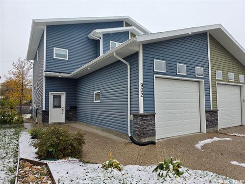 902 Connaught Street, Regina, SK, S4T0W9 | Card Image