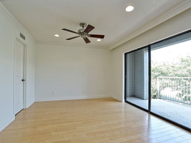 168 World Of Tennis Sq, Condo with 3 bedrooms, 3 bathrooms and 2 parking in Lakeway TX | Image 7