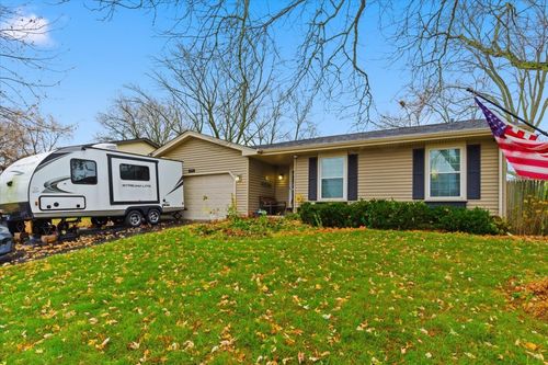 2105 Sprucewood Ln, Lindenhurst, IL, 60046-9271 | Card Image