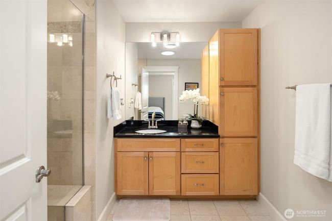 2nd floor en suite bath | Image 22