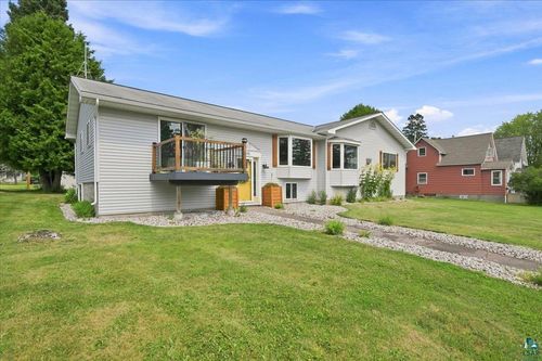 915 9th Ave, Two Harbors, MN, 55616-1332 | Card Image