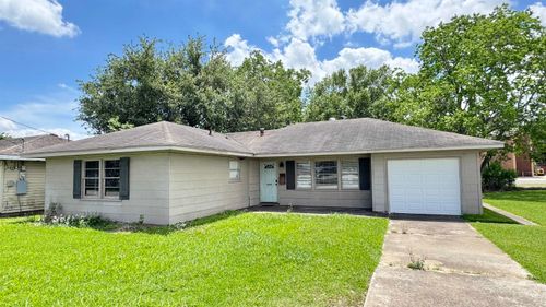 3559 Charles Ave, Groves, TX, 77619-4137 | Card Image