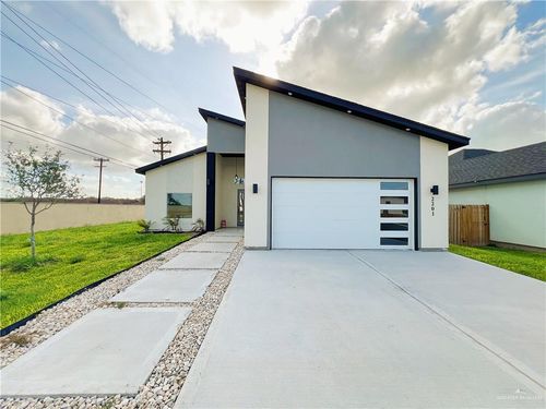 2201 N Woody St, Edinburg, TX, 78541-5717 | Card Image