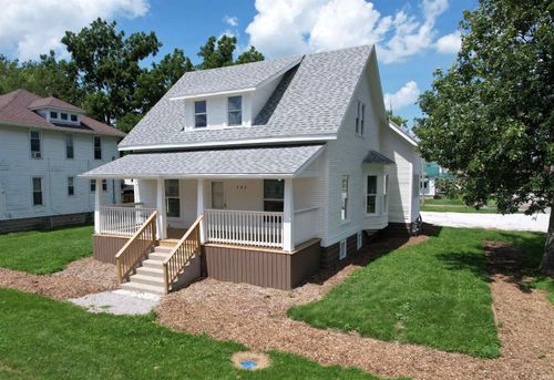 302 W Johnson St, Wolcott, IN, 47995-8307 | Card Image