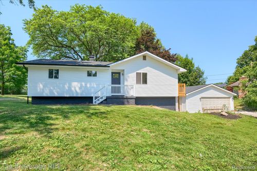 1401 Hillside Dr, Flint, MI, 48532-2420 | Card Image