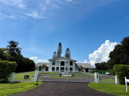 15100 S Saxon Cir, Southwest Ranches, FL, 33331-2820 | Card Image