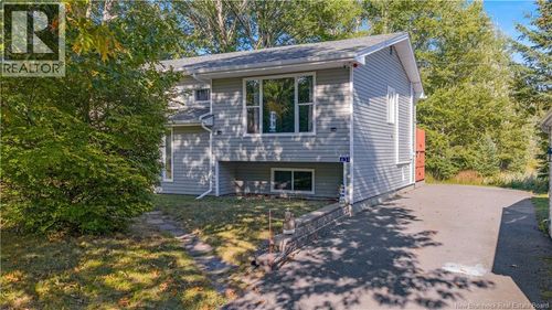 631 Kennebecasis River Rd, Hampton, NB, E5N6L8 | Card Image