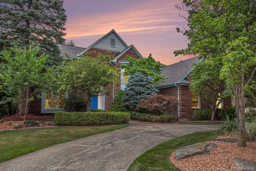 3706 Newcastle Dr, Rochester Hills, MI, 48306-3682 | Card Image