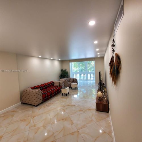 apt-306-900 Ne 12th Ave, Hallandale Beach, FL, 33009-2604 | Card Image