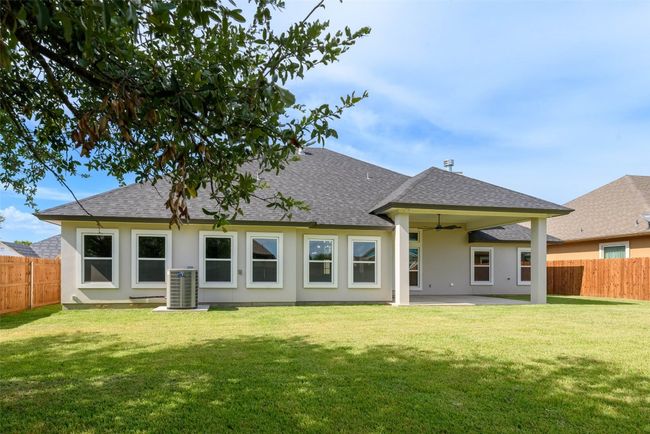 1134 Creekstone Trl, House other with 4 bedrooms, 2 bathrooms and 4 parking in Seguin TX | Image 5