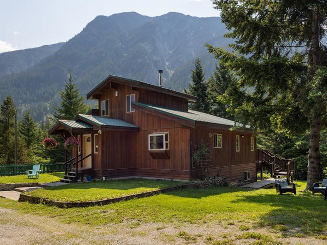 8907 Old Portage Road, House other with 3 bedrooms, 3 bathrooms and 10 parking in Pemberton BC | Image 31