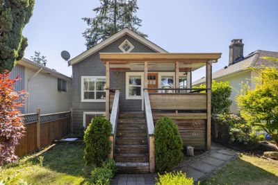 255 E 20th St, House other with 3 bedrooms, 2 bathrooms and null parking in North Vancouver BC | Image 2