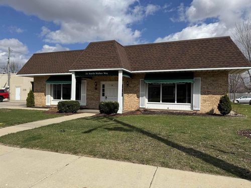 35 N Walker Way, Sun Prairie, WI, 53590-1814 | Card Image