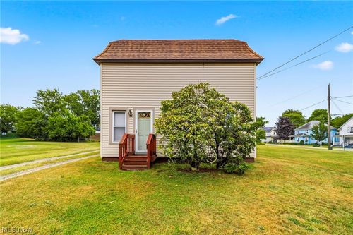 400 Jennie St, Conneaut, OH, 44030-2826 | Card Image