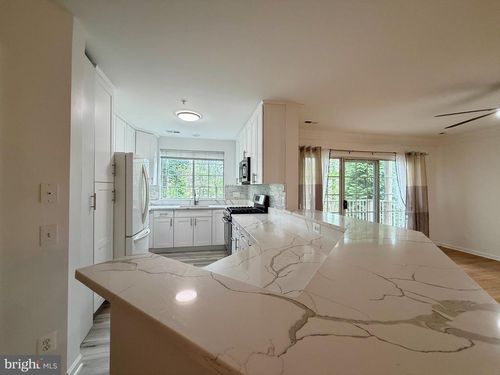 204-12481 Hayes Ct, FAIRFAX, VA, 22033-4299 | Card Image