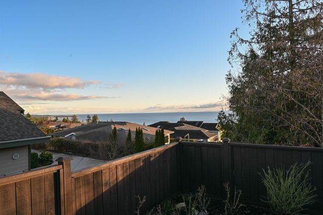 6251 Oracle Rd, House other with 3 bedrooms, 2 bathrooms and null parking in Sechelt BC | Image 16