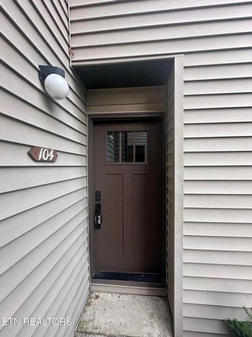 6 Lakeshore Ct, Crossville, TN, 38558-0002 | Card Image