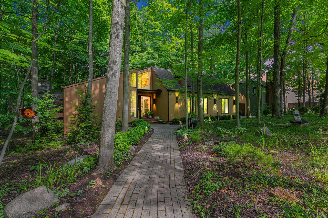 Waldenwood Dr, Ann Arbor, MI 48105