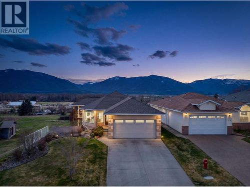 423 6 Ave S, Creston, BC, V0B1G3 | Card Image
