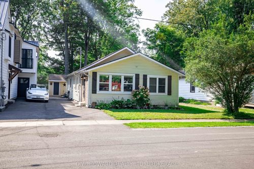 {{alt}} | Card Image