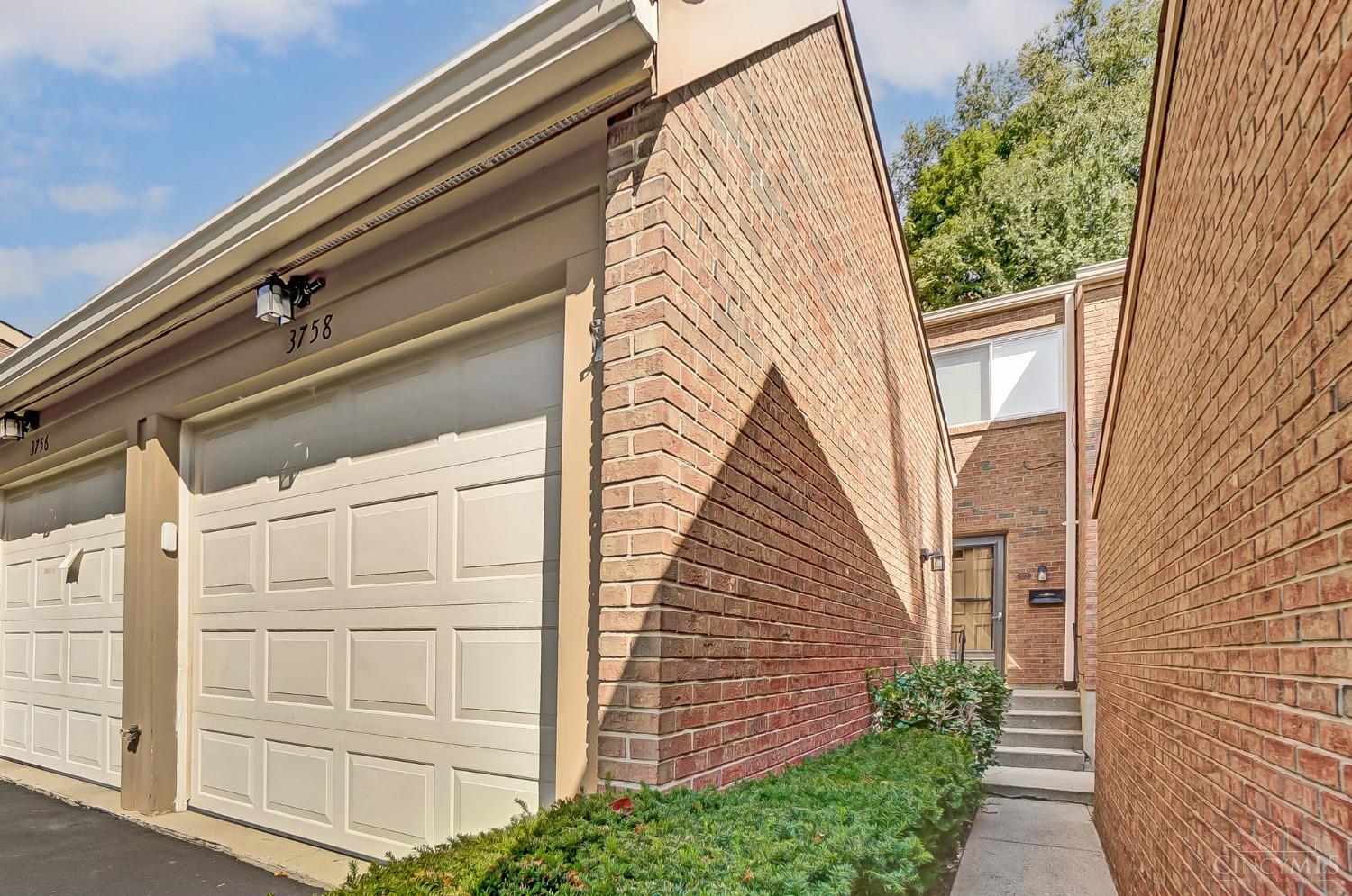 Ashworth Dr, Cincinnati, OH 45208