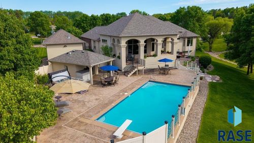 3001 S Saint Francis Ln, Sioux Falls, SD, 57103-4667 | Card Image