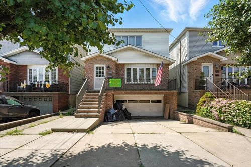 16 Oak St, Bayonne, NJ, 07002-4323 | Card Image
