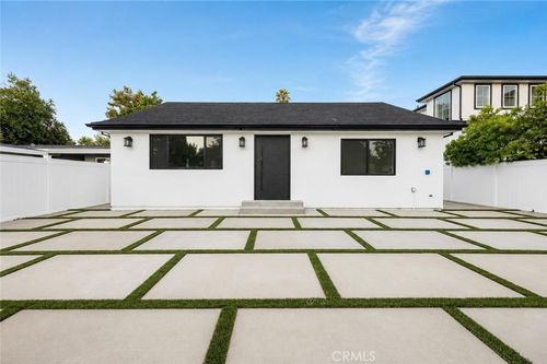 5412 Fallbrook Ave, Woodland Hills, CA, 91367-4323 | Card Image