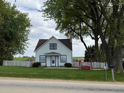 7370 N Menominee Rd, EAST DUBUQUE, IL, 61025-9410 | Card Image