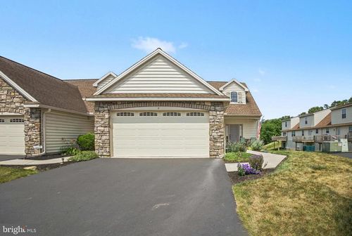 8 Arrow Head Dr, ELIZABETHTOWN, PA, 17022-3203 | Card Image