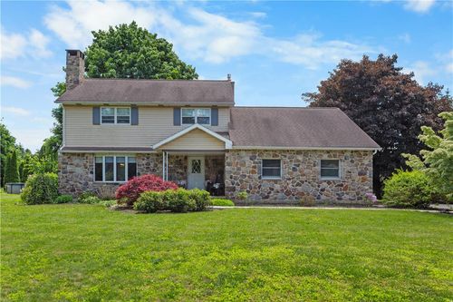 679 Cherry Hill Rd, Nazareth, PA, 18064-8832 | Card Image