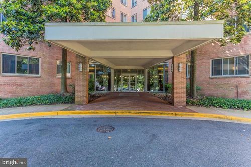 d608-3000 Spout Run Pkwy, ARLINGTON, VA, 22201-4235 | Card Image